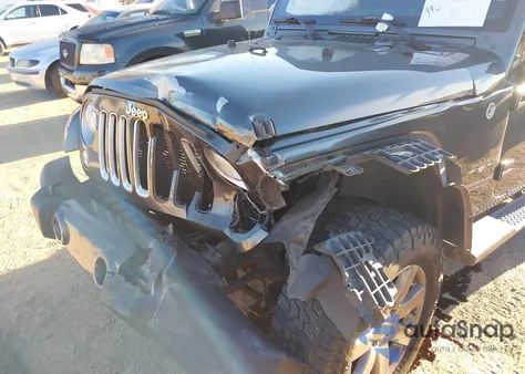 2017 Jeep Wrangler Unlimited Sahara 4X4 z USA, uszkodzony, nr VIN 1C4BJWEG2HL590713